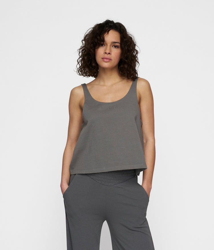 logo tank top | oil