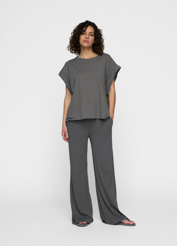 wide tee | oil