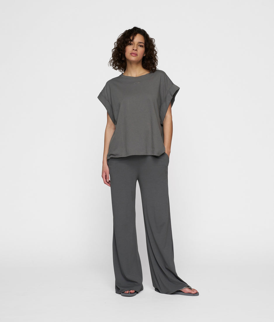 wide tee | oil