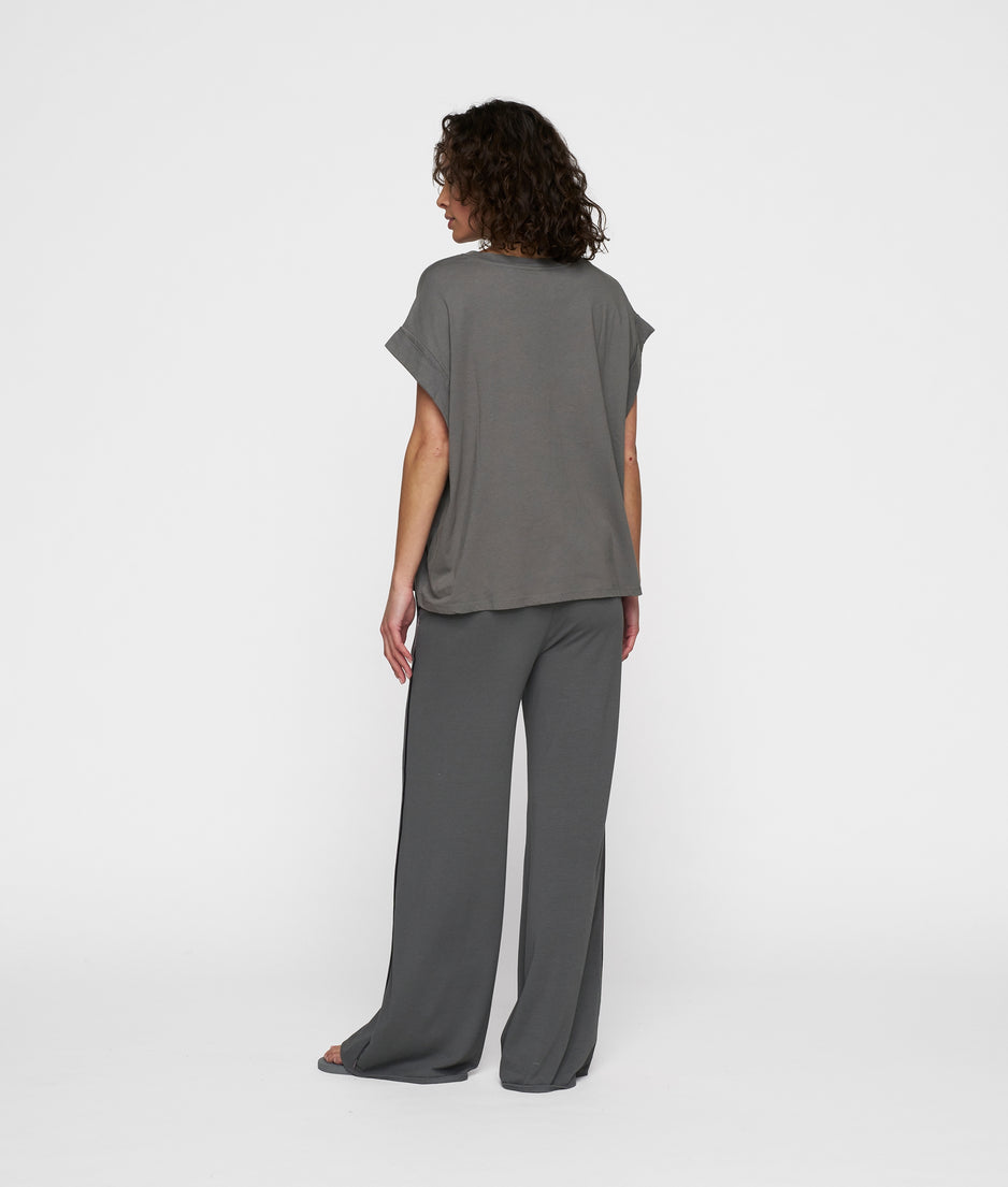 wide tee | oil