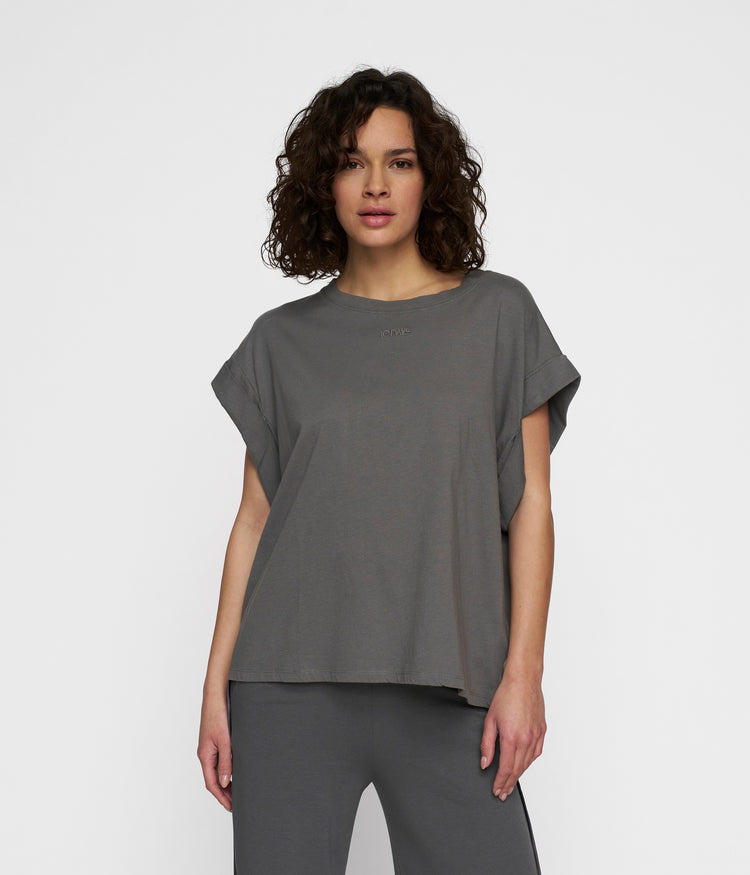 wide tee | oil