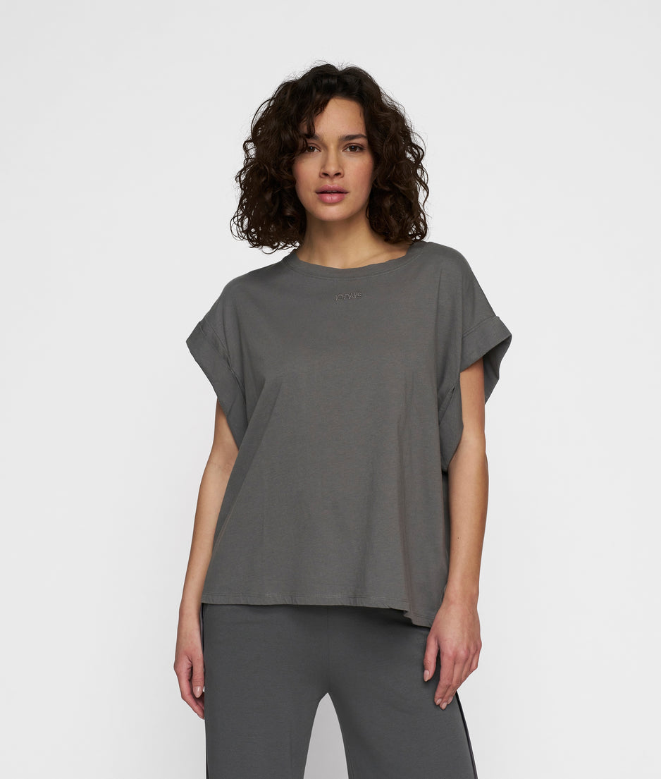 wide tee | oil