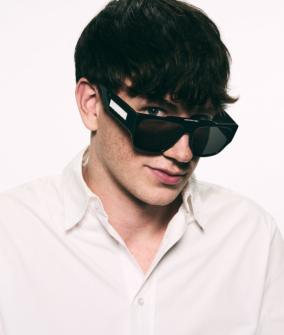 the iconic sunglasses | black