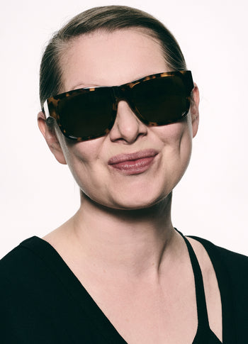 the essential sunglasses | black