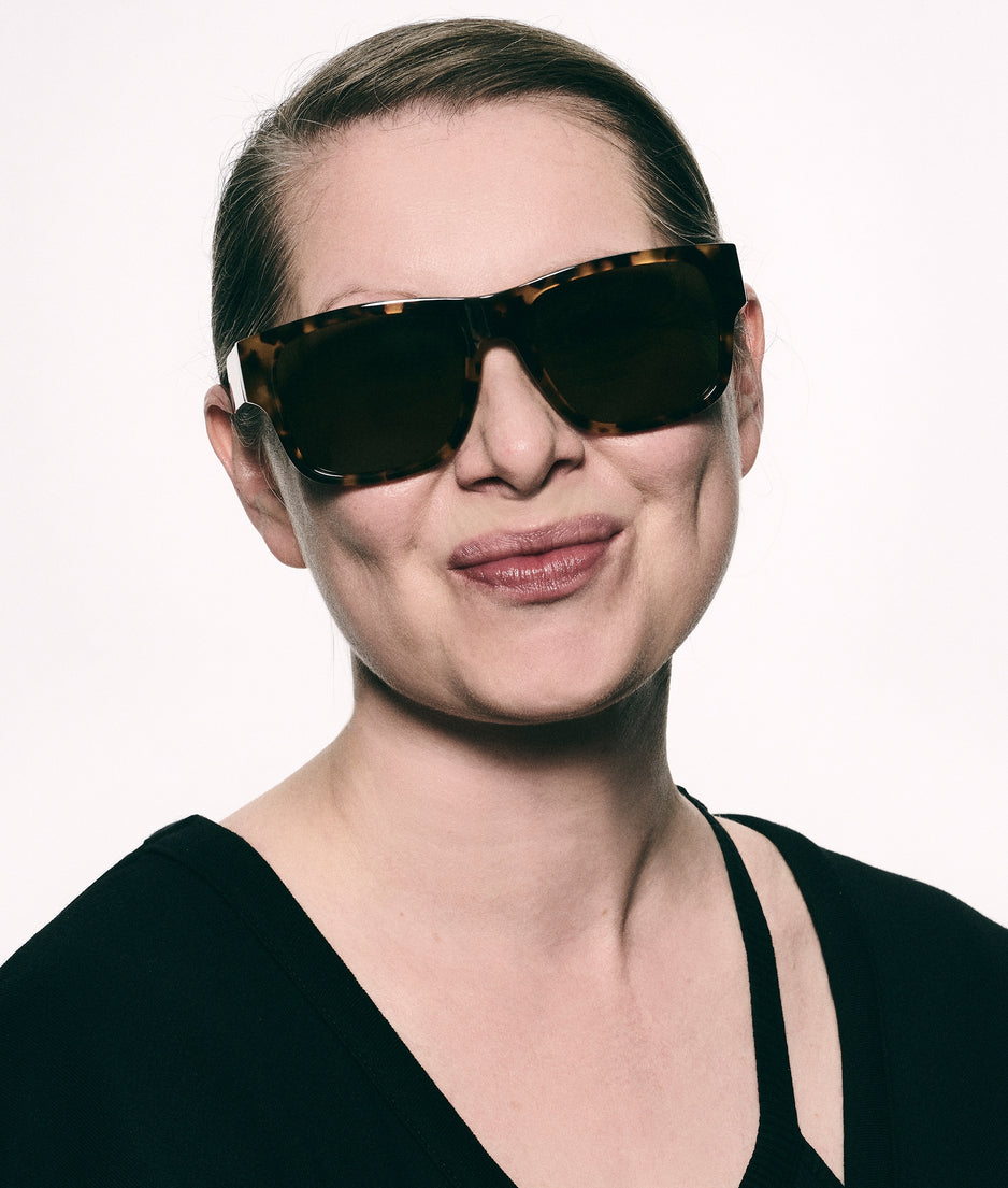 the essential sunglasses | black