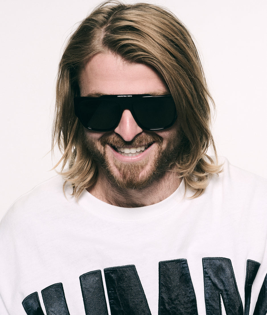 the iconic sunglasses | black