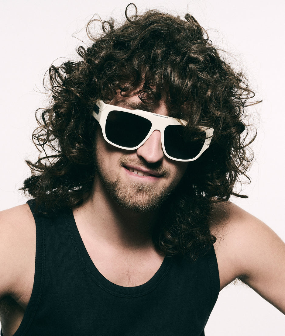 the iconic sunglasses | ecru