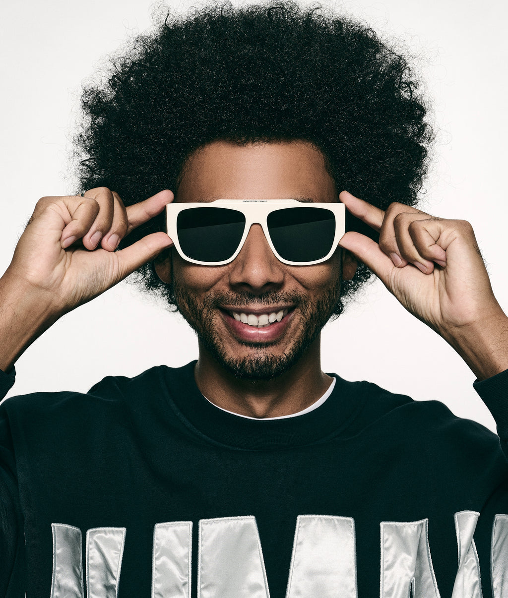 the iconic sunglasses | ecru