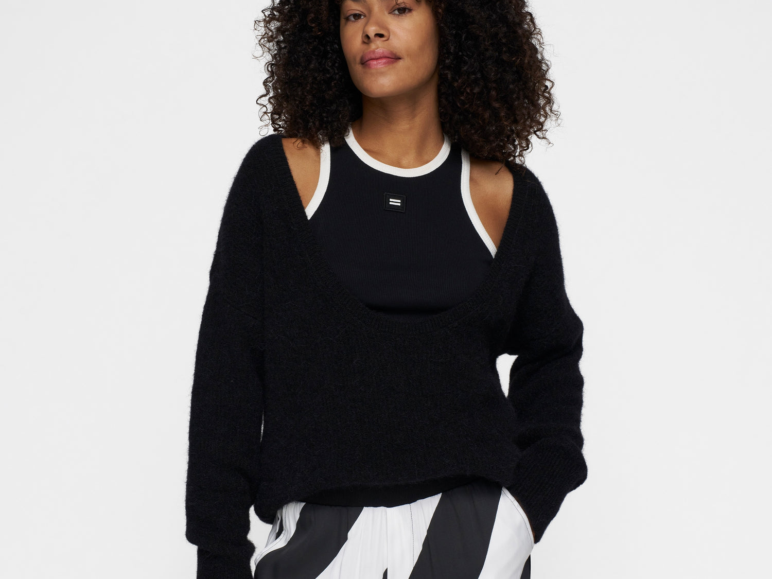 deep neck knit sweater | black