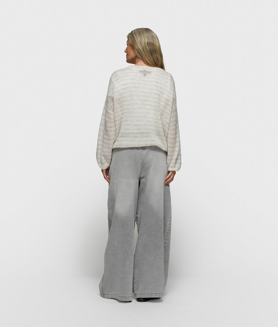 thin v-neck knit sweater | light grey melee/ecru