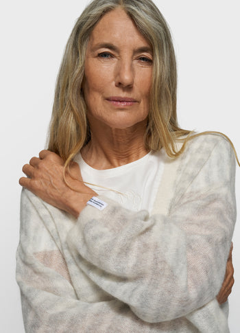 thin v-neck knit sweater | light grey melee/ecru