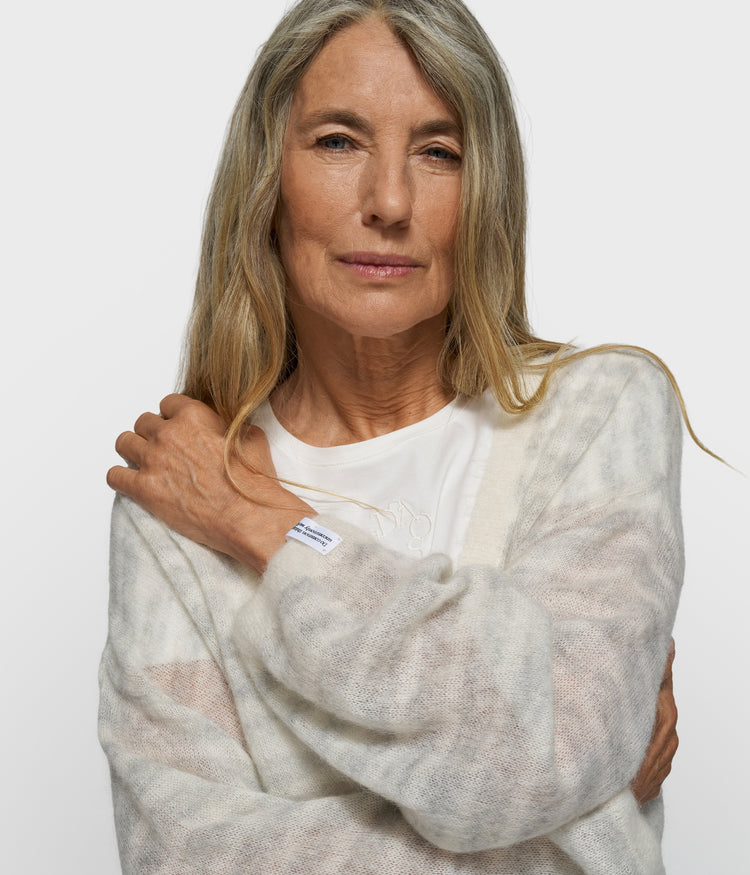 thin v-neck knit sweater | light grey melee/ecru