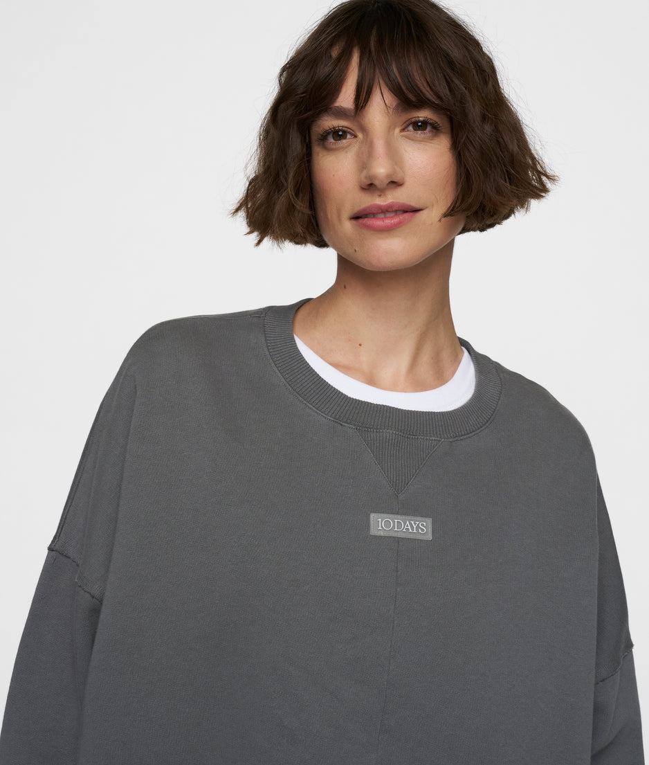 beach sweater | oil