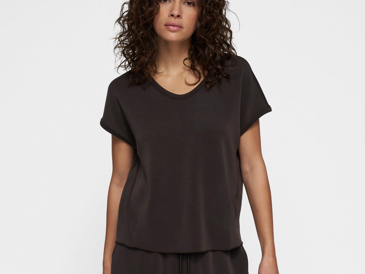 soft scuba v-neck tee | chocolate