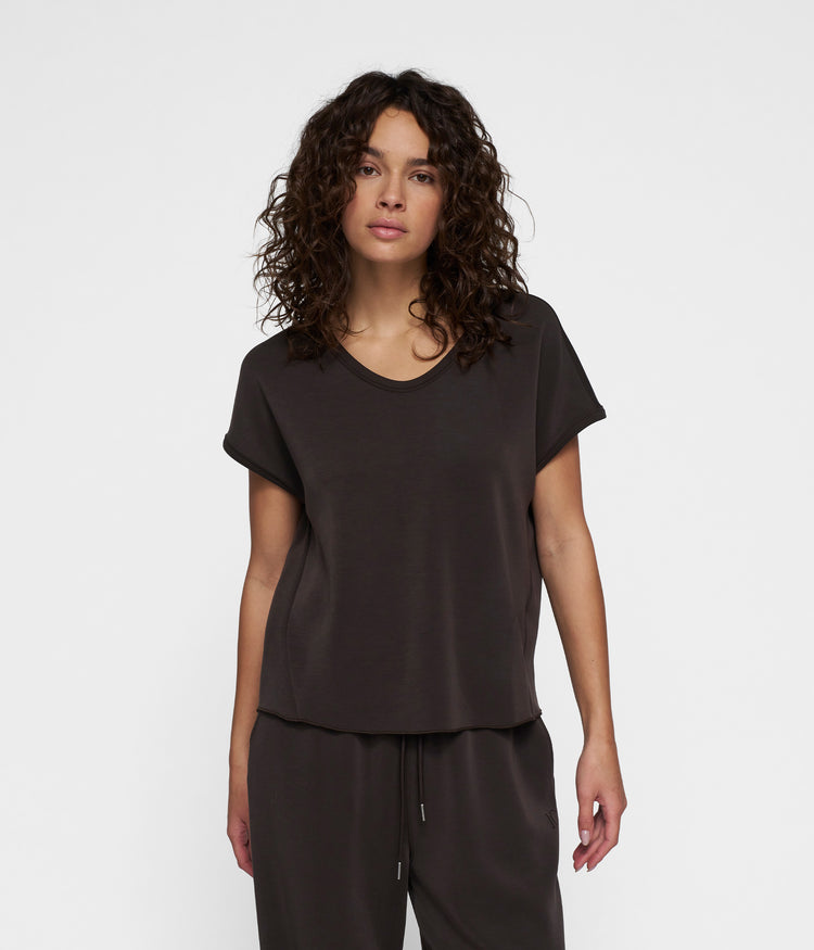 soft scuba v-neck tee | chocolate
