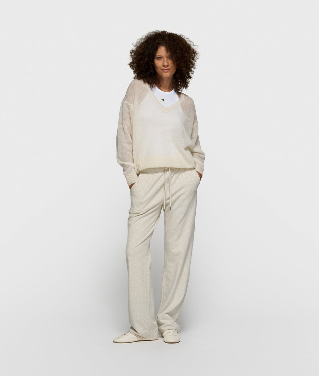 THE V-NECK KNIT SWEATER | ecru