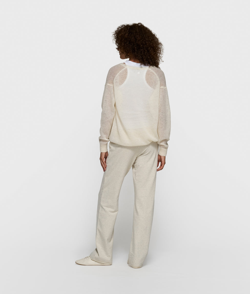 THE V-NECK KNIT SWEATER | ecru