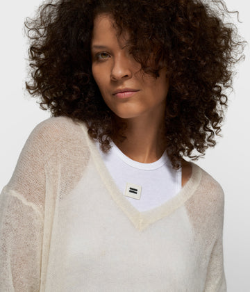 THE V-NECK KNIT SWEATER | ecru