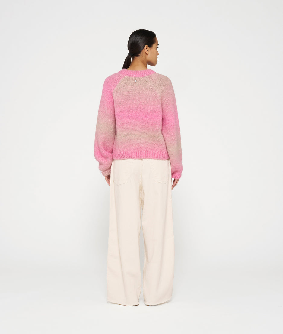 v-neck sweater gradient knit | pink