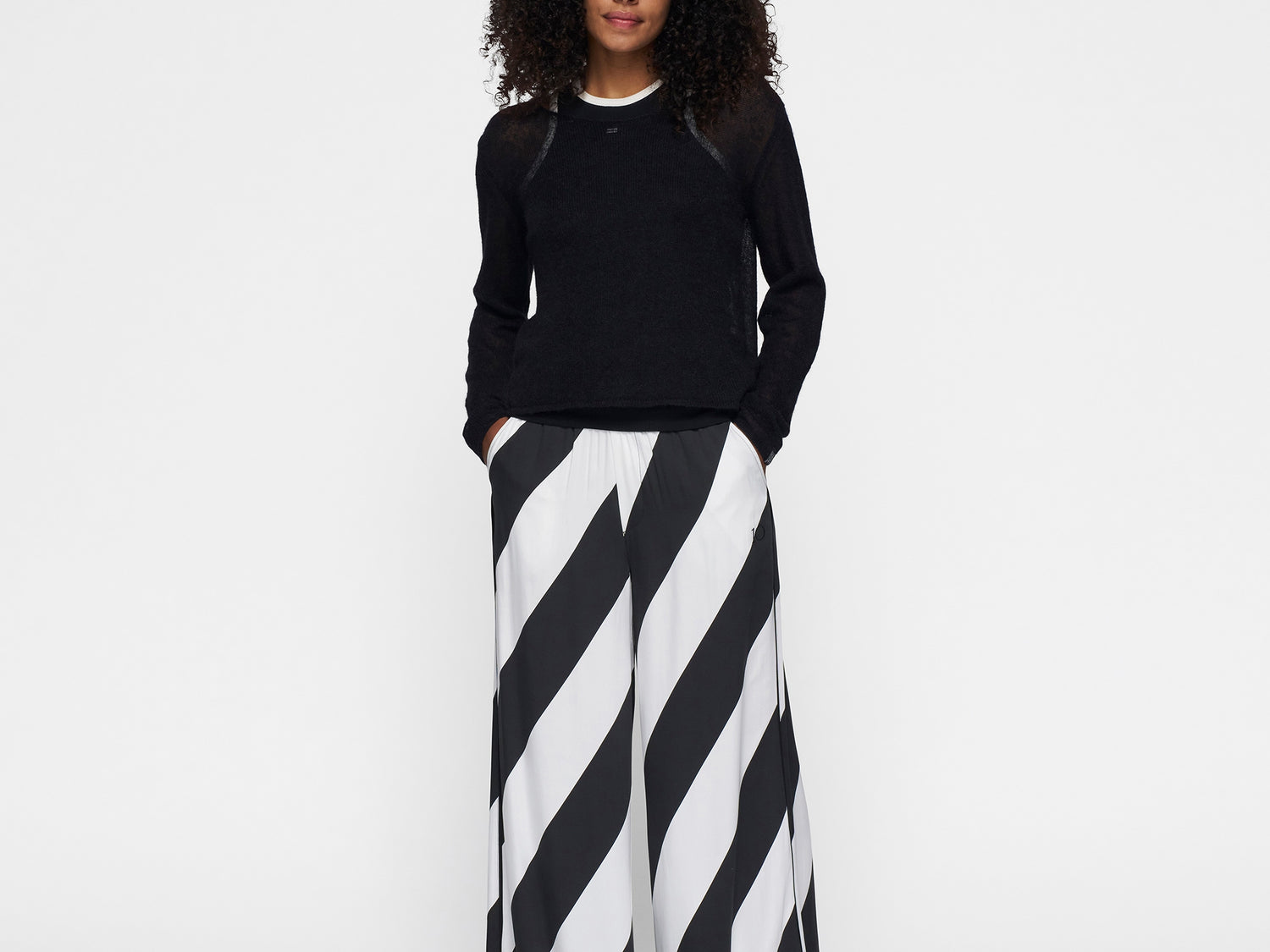thin knit sweater | black