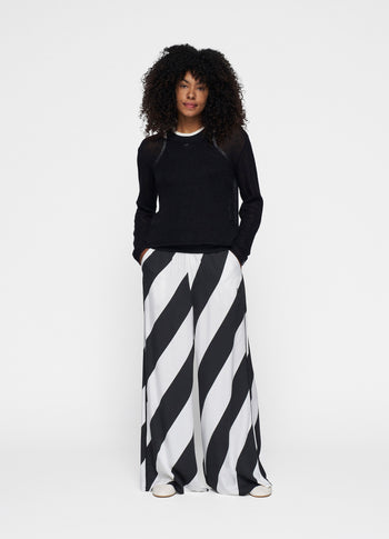 thin knit sweater | black