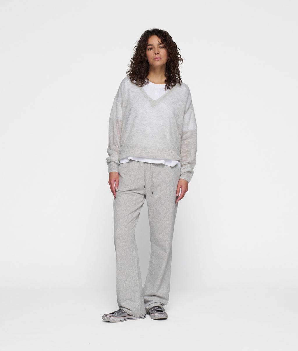 THE V-NECK KNIT SWEATER | light grey melee