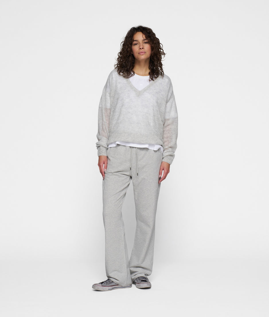 THE V-NECK KNIT SWEATER | light grey melee
