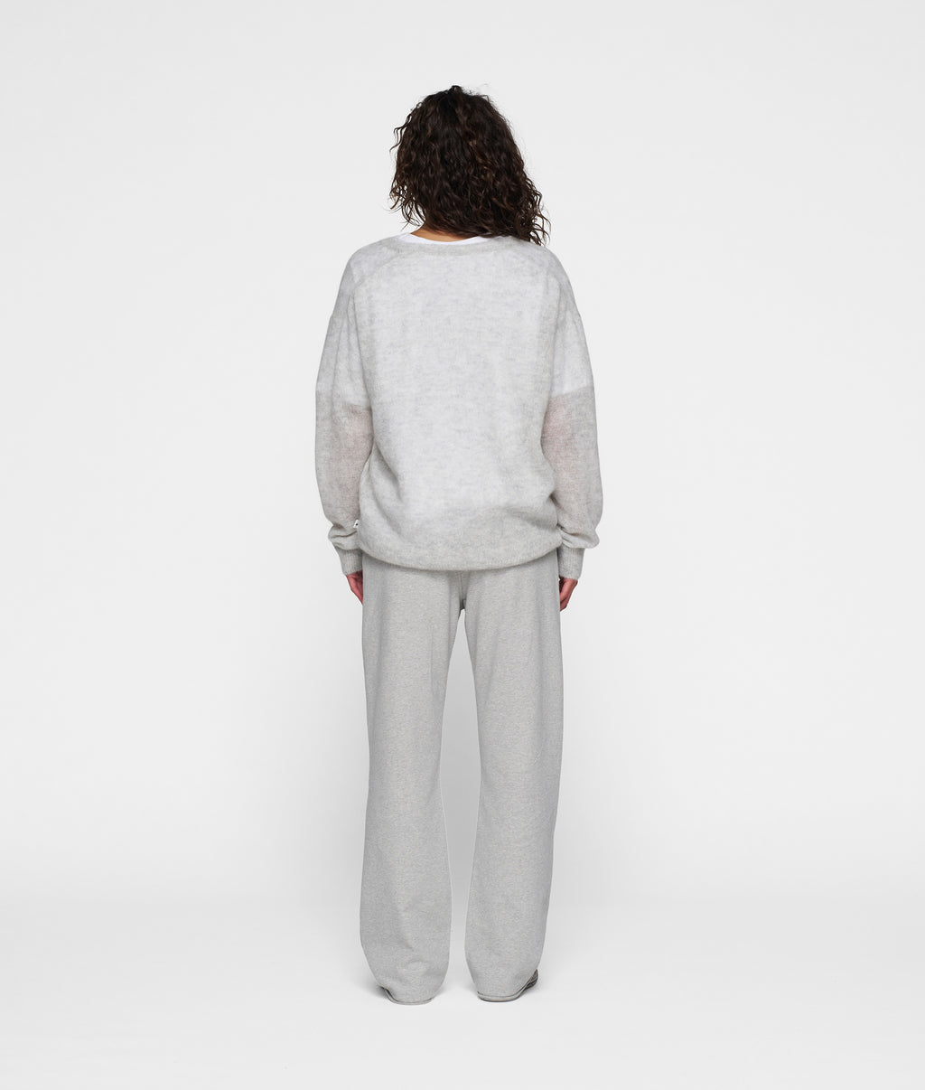 THE V-NECK KNIT SWEATER | light grey melee