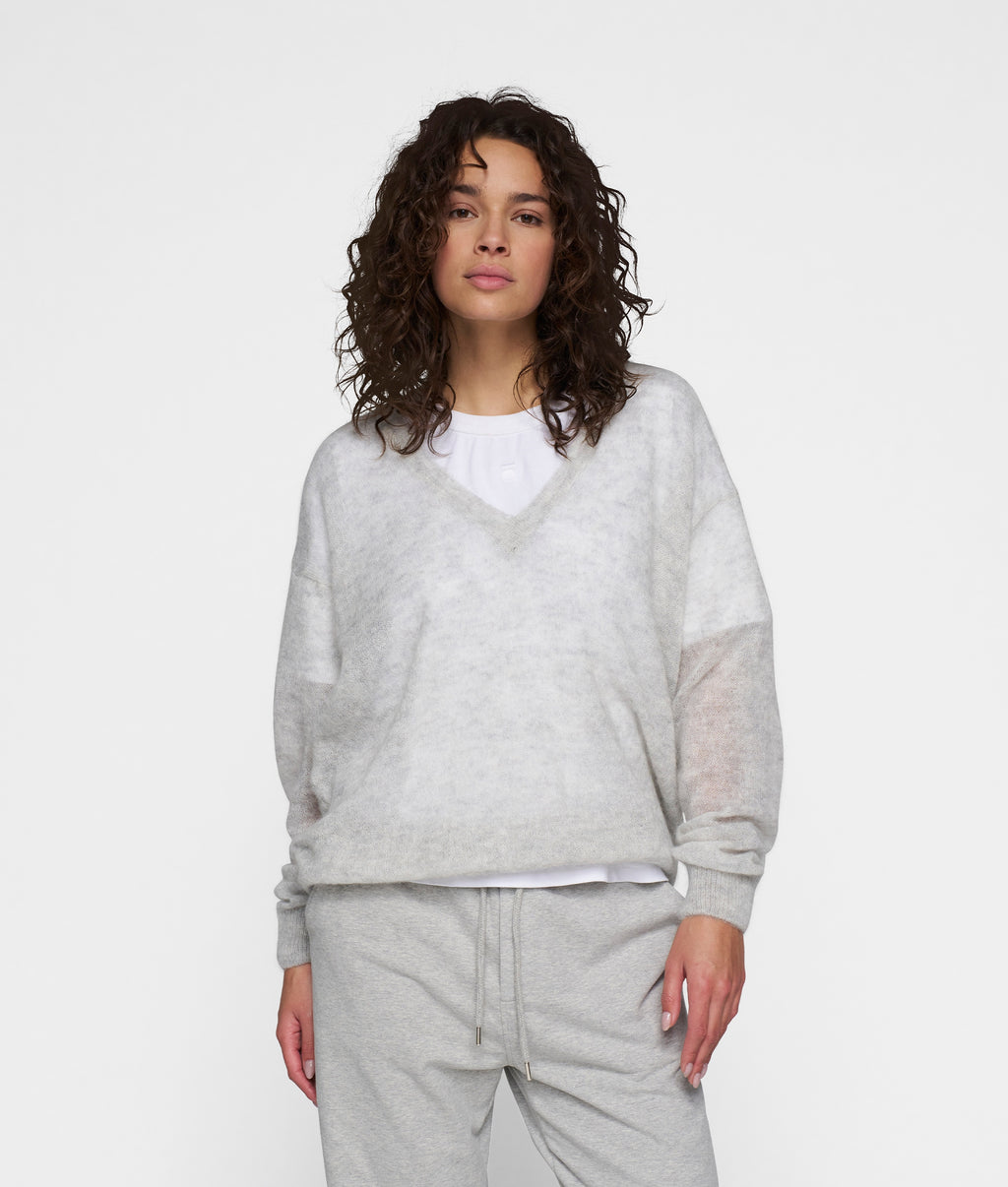 THE V-NECK KNIT SWEATER | light grey melee