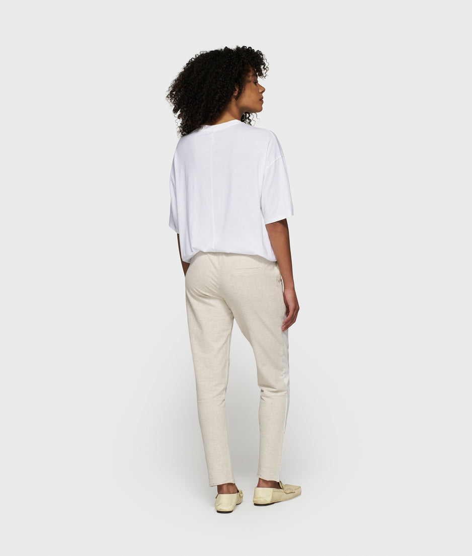 belted cropped jogger tape | soft white melee