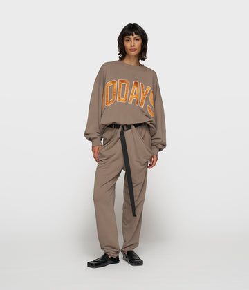 pleated belt jogger | moonrock