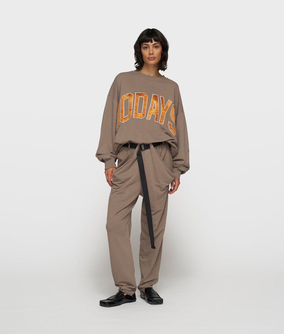 pleated belt jogger | moonrock