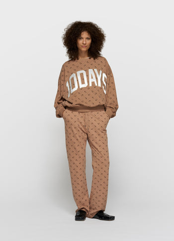 sweater monogram 10DAYS | fudge