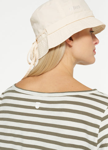 bucket hat | vanilla cream