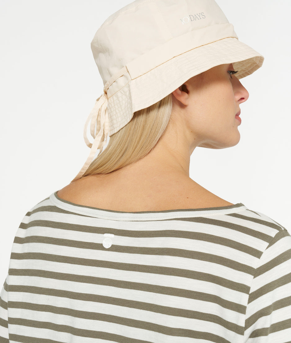 bucket hat | vanilla cream