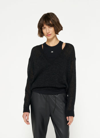 THE V-NECK KNIT SWEATER | black