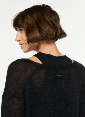 THE V-NECK KNIT SWEATER | black