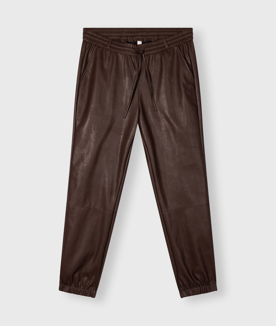 soft PU cropped jogger | deep wine