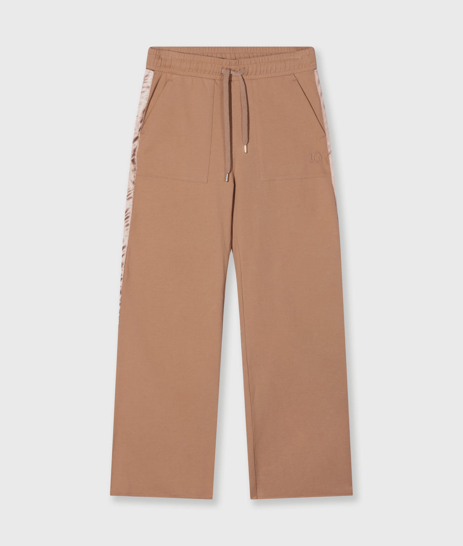 flared jogger | fudge