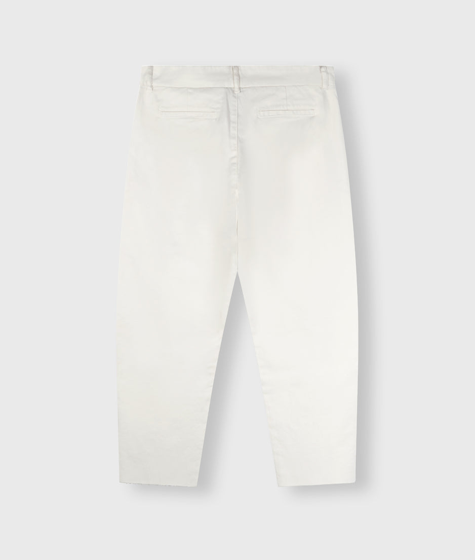 washed statement chino | ecru