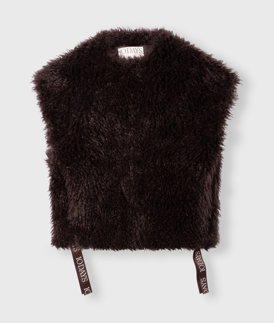 the Bobbie gilet | deep wine