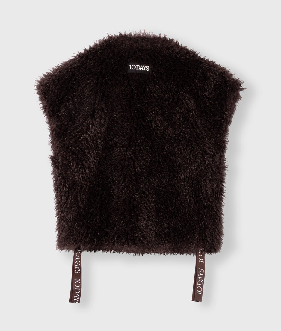 the Bobbie gilet | deep wine
