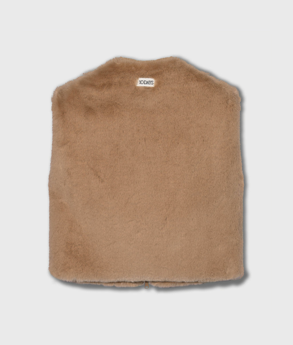 sleeveless fluffy vest | grey mango