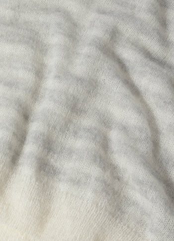 thin v-neck knit sweater | light grey melee/ecru