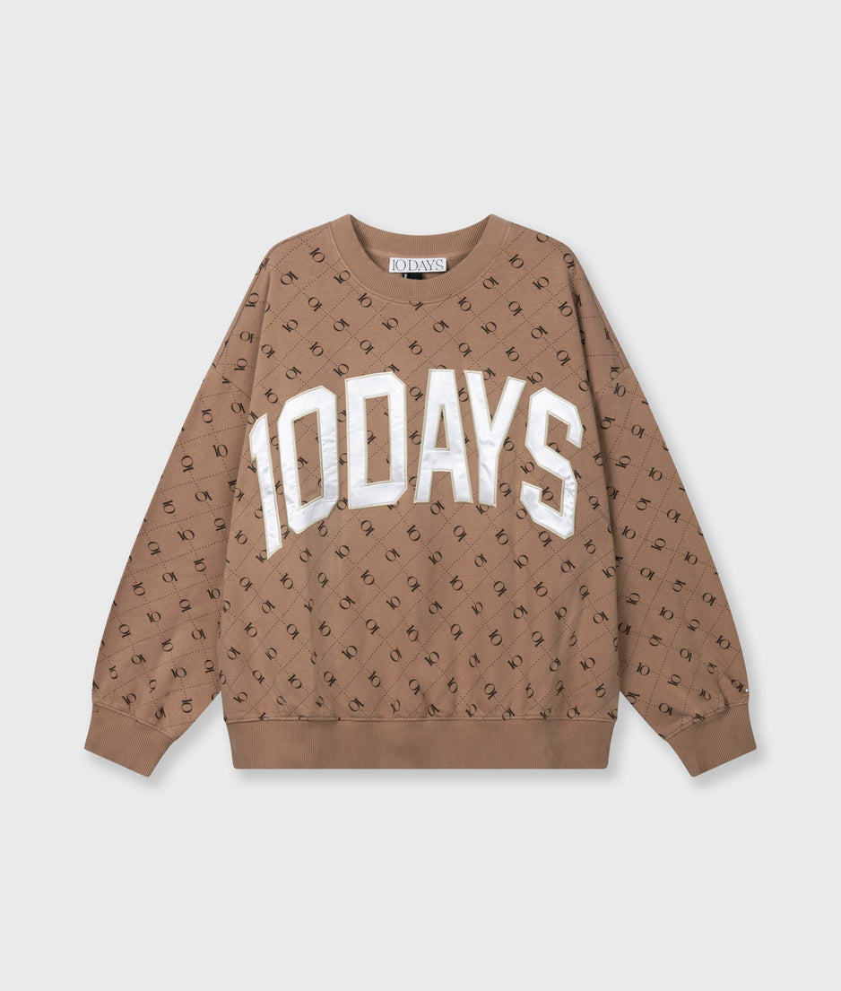 sweater monogram 10DAYS | fudge