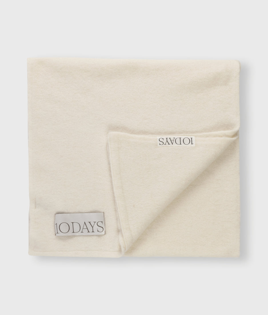 soft knit scarf | ecru