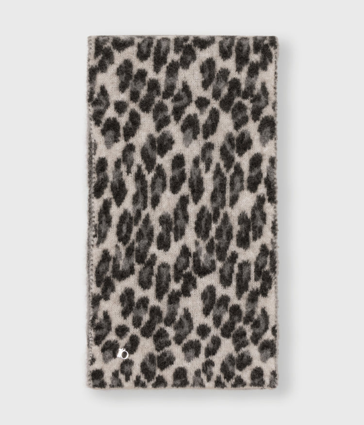 knit scarf leopard | soft white melee