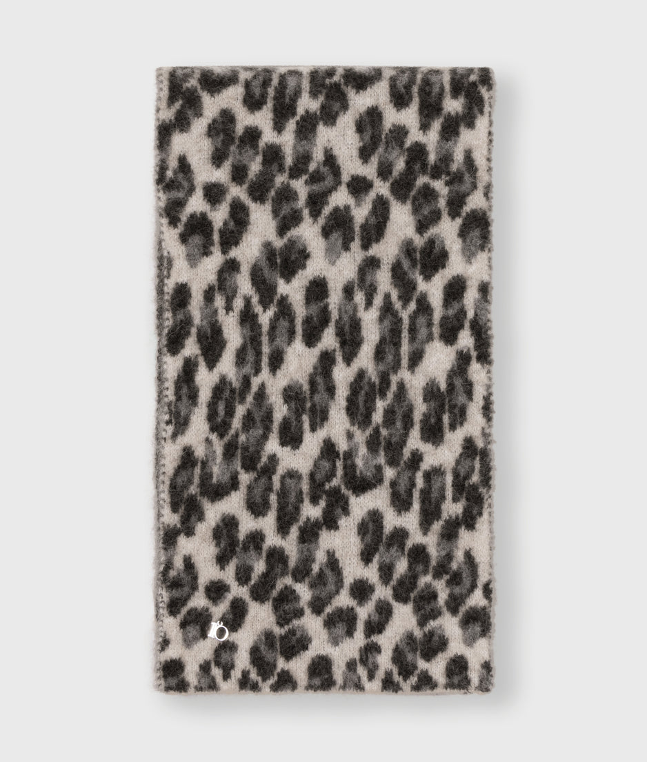 knit scarf leopard | soft white melee