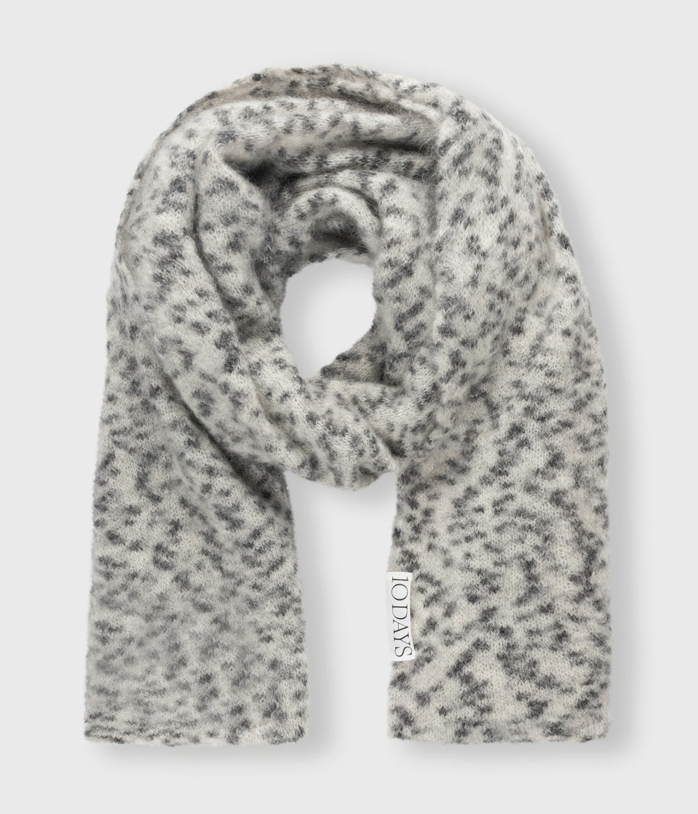 knitted scarf leopard | warm white
