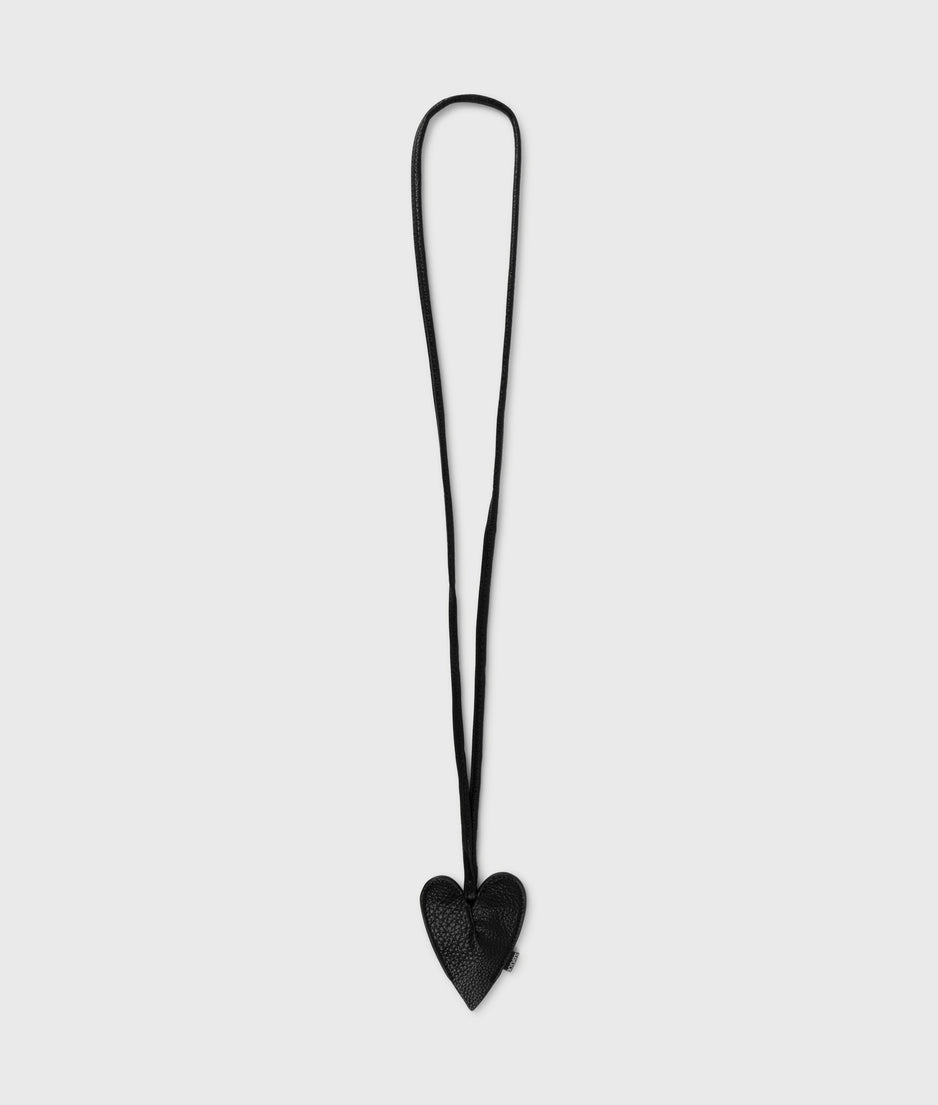 heart keychain | black